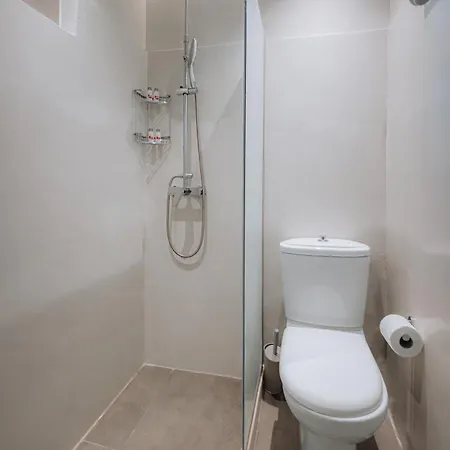Azure Haven Aparthotel