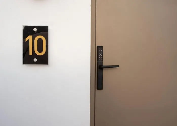 Azure Haven Szálloda